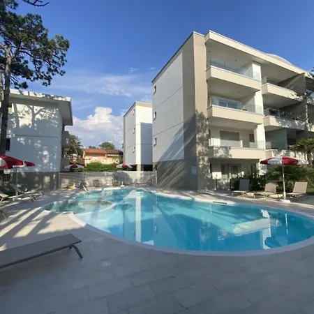 Bright Two-room Flat In A With Pool Bibione